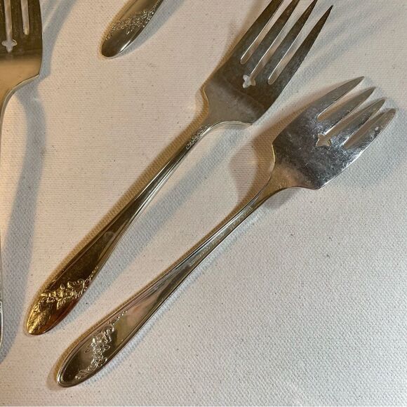 5 dinner forks 7.5" Oneida Tudor Plate QUEEN BESS II Vintage 1946 Silver Plate - Picture 10 of 15